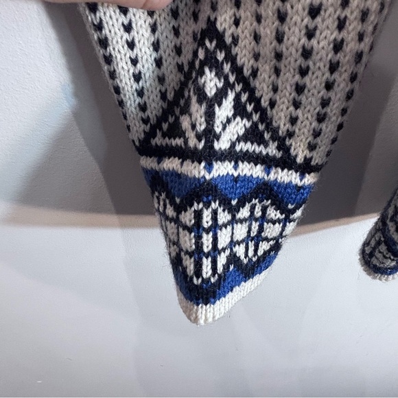 DALE OF NORWAY Sz S White and Blue Patterned Scandinavian Style Wool Sweater - Picture 6 of 9